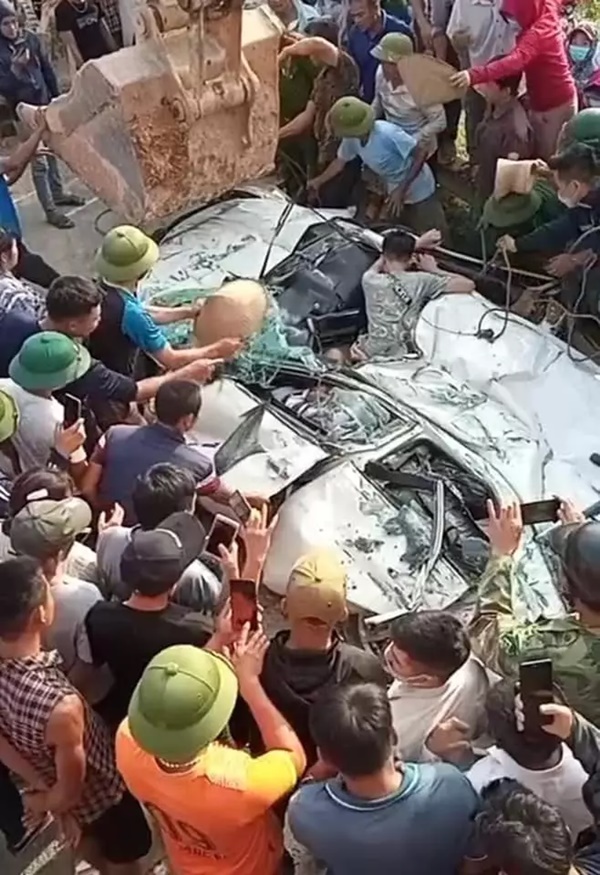 Tạm giữ hình sự lái xe ben gây tai nạn thảm khốc khiến 3 người chết ở Hòa Bình-2