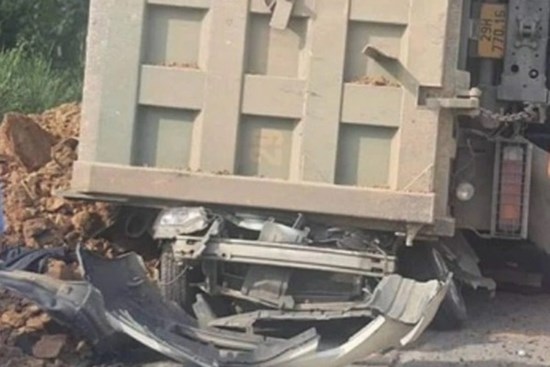 Xe tải gây tai nạn thảm khốc ở Hòa Bình 'dính' hàng loạt lỗi vi phạm