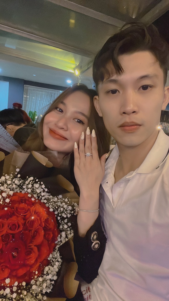 Yêu nhau từ thời đi học, ở trọ không đủ tiền ăn: 9 năm để cầu hôn, trở thành phiên bản tốt nhất mà đối phương cần-8