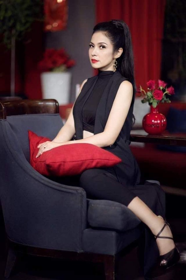 Việt Trinh chịu 10 năm thị phi vì chàng trai giấu mặt-6