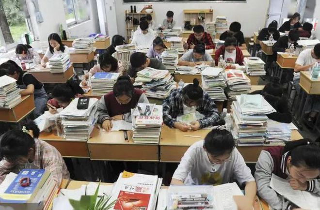 Đếm ngược đến kỳ thi đại học khốc liệt nhất thế giới: Nữ sinh uống thuốc hoãn kinh nguyệt để dự thi, gian lận thi cử bị phạt án hình sự-5