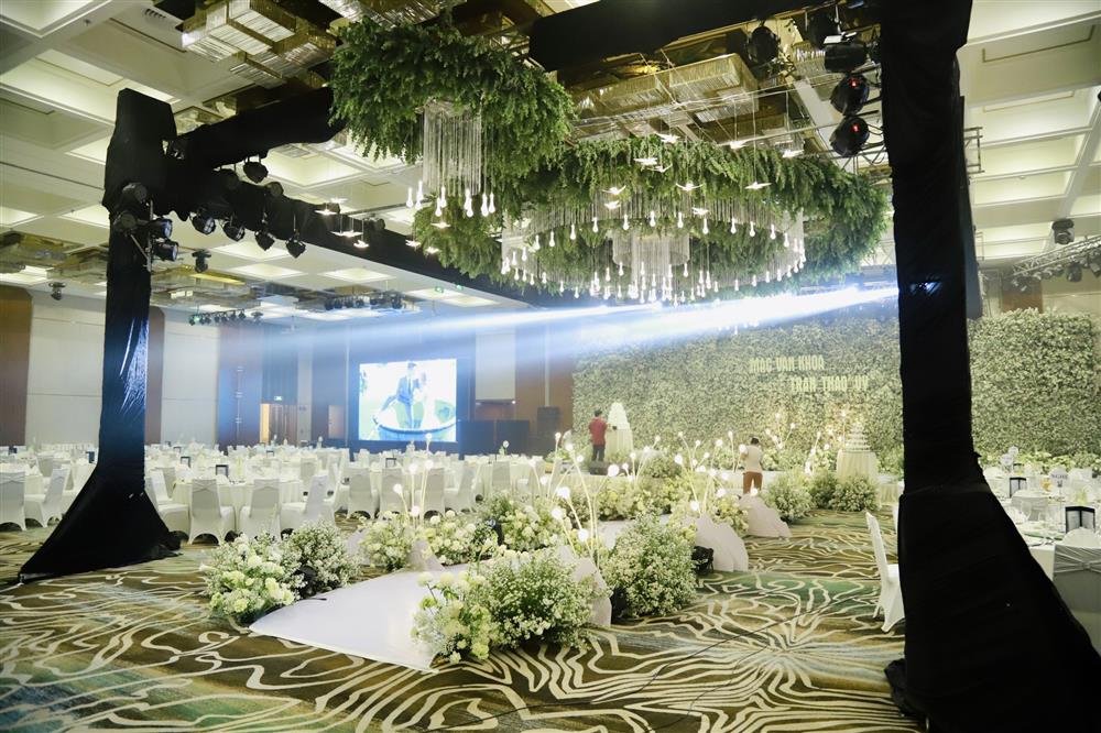 Đám cưới Mạc Văn Khoa tại TP.HCM: Hoài Linh, vợ chồng Nhã Phương - Trường Giang và dàn sao Việt tề tựu chung vui-1