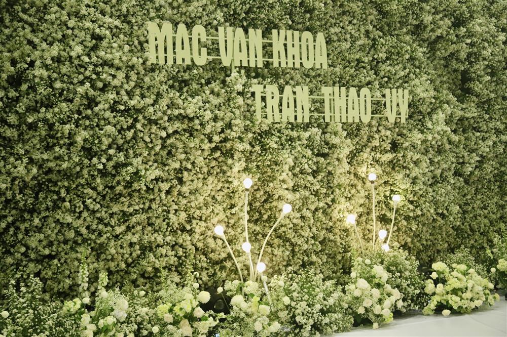 Đám cưới Mạc Văn Khoa tại TP.HCM: Hoài Linh, vợ chồng Nhã Phương - Trường Giang và dàn sao Việt tề tựu chung vui-4