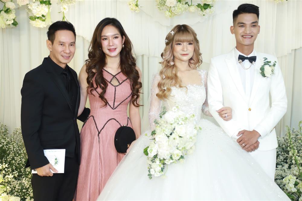 Đám cưới Mạc Văn Khoa tại TP.HCM: Hoài Linh, vợ chồng Nhã Phương - Trường Giang và dàn sao Việt tề tựu chung vui-14