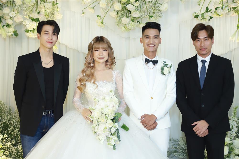 Đám cưới Mạc Văn Khoa tại TP.HCM: Hoài Linh, vợ chồng Nhã Phương - Trường Giang và dàn sao Việt tề tựu chung vui-15