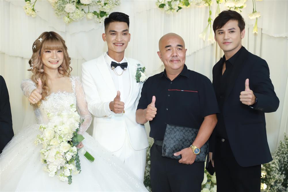 Đám cưới Mạc Văn Khoa tại TP.HCM: Hoài Linh, vợ chồng Nhã Phương - Trường Giang và dàn sao Việt tề tựu chung vui-24