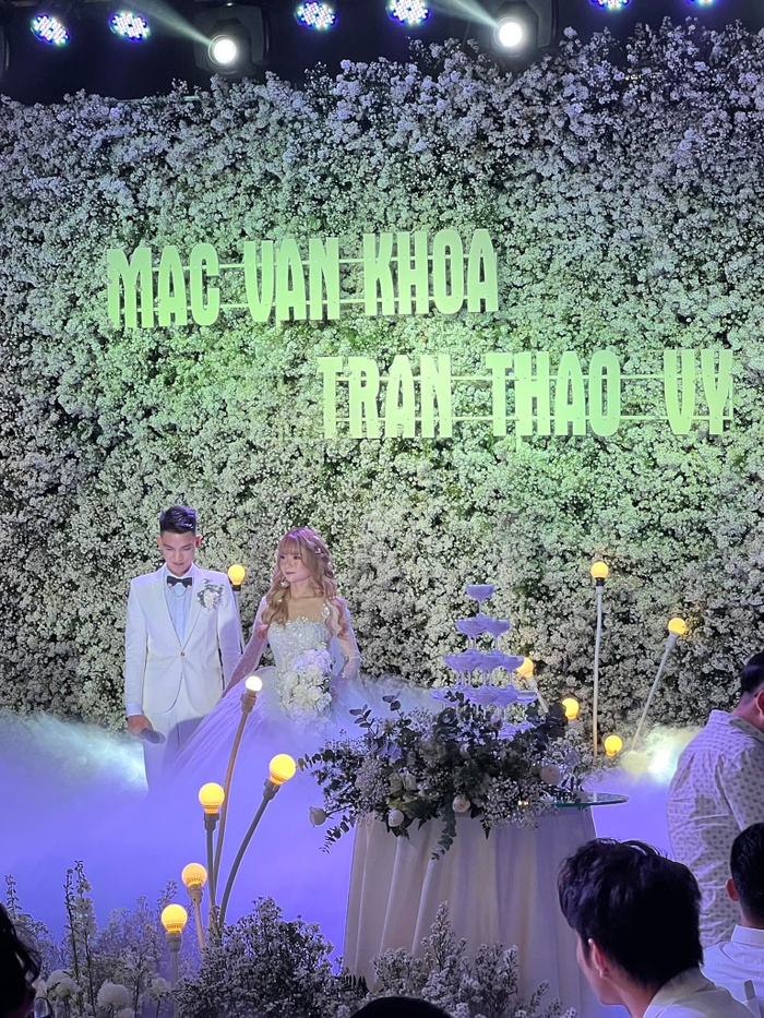 Kiều Minh Tuấn lần đầu lộ diện trước đám đông hậu ồn ào chia tay Cát Phượng: Thần thái điển trai hút hồn-9