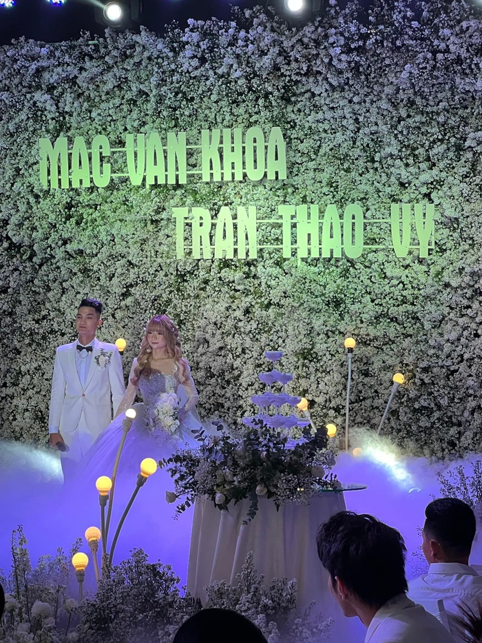 Kiều Minh Tuấn lần đầu lộ diện trước đám đông hậu ồn ào chia tay Cát Phượng: Thần thái điển trai hút hồn-8