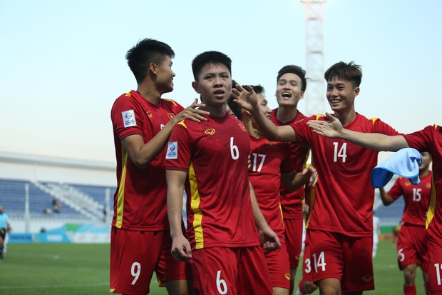 Khoảnh khắc ăn mừng đầy cảm xúc khi Vũ Tiến Long ghi bàn vào lưới U23 Hàn Quốc-6