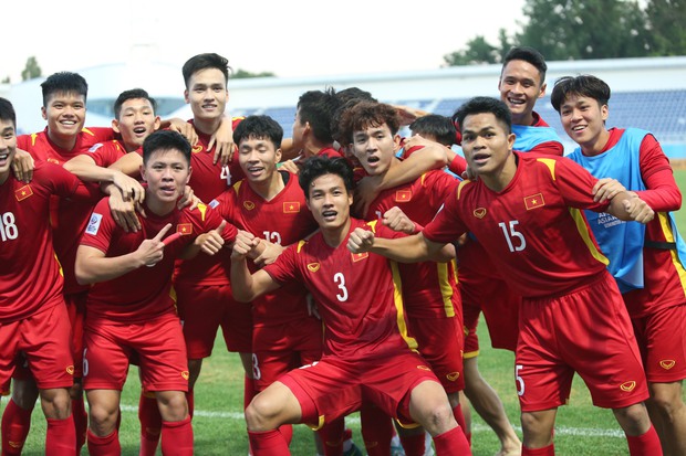 Khoảnh khắc ăn mừng đầy cảm xúc khi Vũ Tiến Long ghi bàn vào lưới U23 Hàn Quốc-4