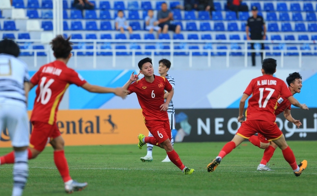 Khoảnh khắc ăn mừng đầy cảm xúc khi Vũ Tiến Long ghi bàn vào lưới U23 Hàn Quốc-1