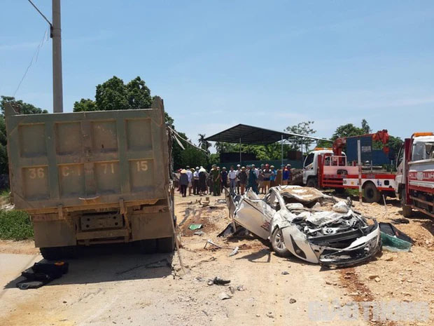 Thanh Hoá: Những chi tiết trùng hợp vụ tai nạn xe tải đè bẹp xe con làm 3 người chết-1
