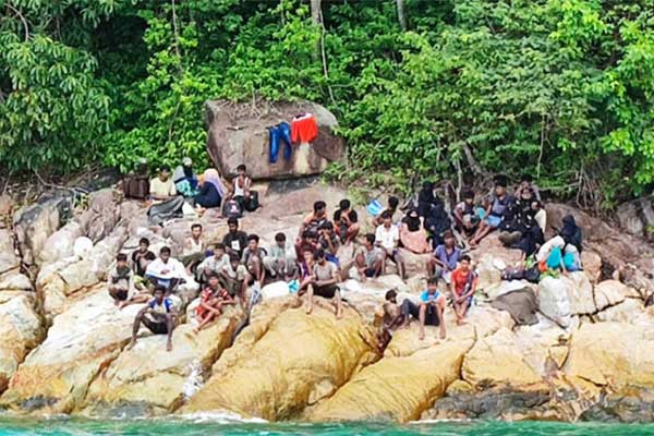 Thái Lan phát hiện 59 người bị bỏ rơi trên đảo-1