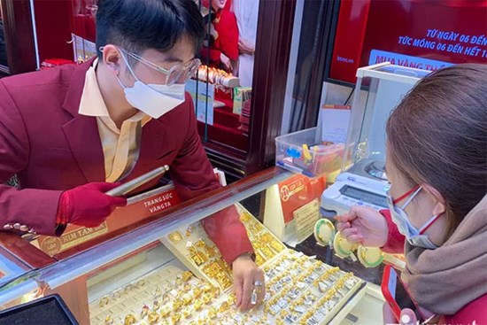 Giá vàng hôm nay 6/6: Áp lực thắt chặt tiền tệ, vàng giảm giá