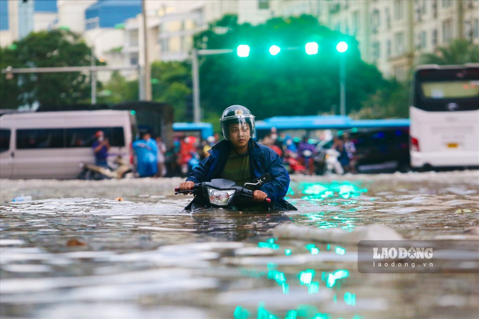 Mẹo nhỏ mà có võ khi bugi xe máy ngập nước-1