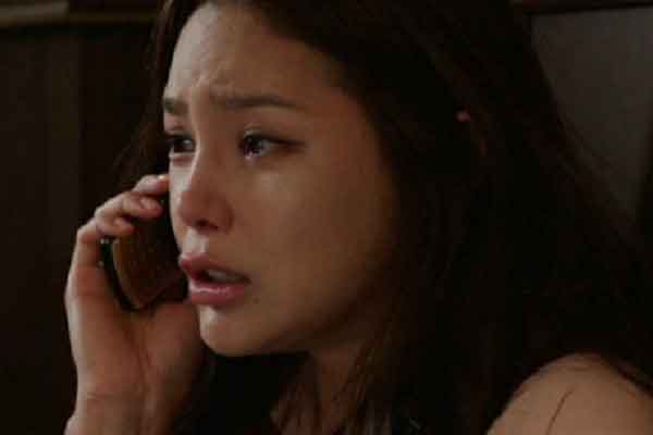 Đi chơi biển cùng hội bạn thân, suýt ngất xỉu khi bắt gặp cảnh tượng động trời của chồng-2