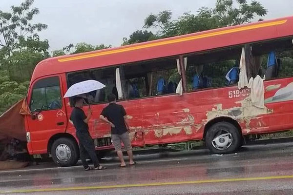 Bé trai nặng 8kg bị bỏ rơi trong làn nhựa gần khu vực nhà máy nước ở Hải Dương-2