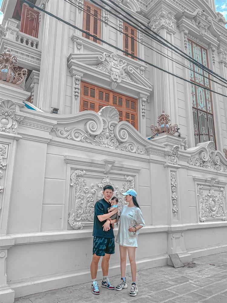 Vợ sắp cưới của Vũ Tiến Long (U23 Việt Nam) tủi thân khi chồng xa nhà, tiết lộ về thời điểm đăng ký kết hôn-2