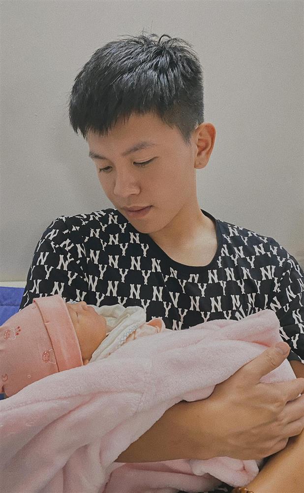 Vợ sắp cưới của Vũ Tiến Long (U23 Việt Nam) tủi thân khi chồng xa nhà, tiết lộ về thời điểm đăng ký kết hôn-3