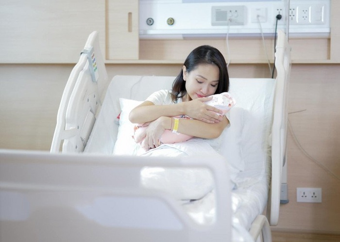 Vân Hugo nhanh chóng lấy lại vóc dáng hậu sinh nở: Khuôn mặt góc cạnh, chỉ lên 1 kg so với trước khi sinh-5
