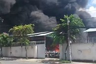 Cháy lớn bãi xe ở TP.HCM