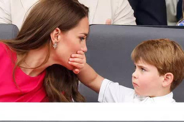 Báu vật gần 100 năm tuổi của Hoàng gia Anh: Chứa chi tiết đặc biệt mà Công nương Kate được sử dụng hai lần-9