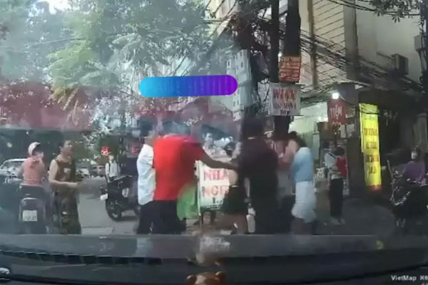 Vụ nữ tài xế ô tô bị đánh khi đang có thai: Sáng nay đưa nạn nhân đi giám định-3