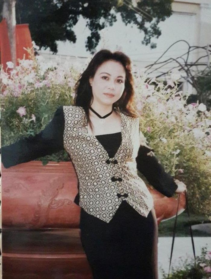 Nhan sắc rực rỡ của bà Nga Thương ngày nắng về thời trẻ-2