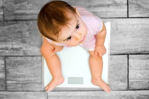 Dấu hiệu nào cho thấy bé chậm tăng cân và giải pháp giúp bé tăng cân đều đặn các mẹ nên biết-1