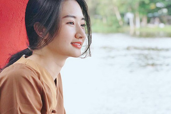 Nhan sắc đời thường ít son phấn của Hoa hậu Thu Ngân sau 6 năm đăng quang