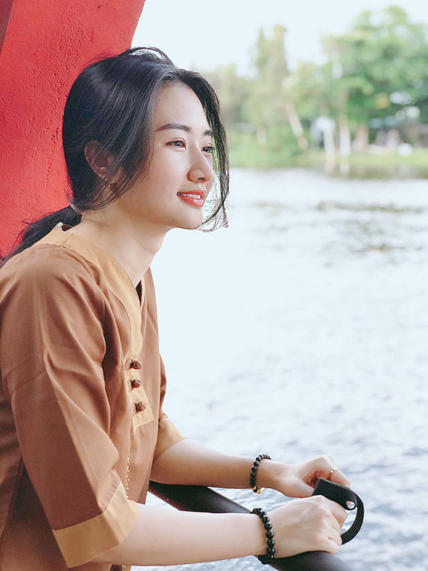 Nhan sắc đời thường ít son phấn của Hoa hậu Thu Ngân sau 6 năm đăng quang-3