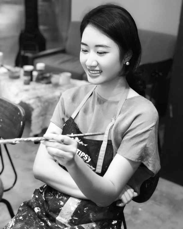 Nhan sắc đời thường ít son phấn của Hoa hậu Thu Ngân sau 6 năm đăng quang-5