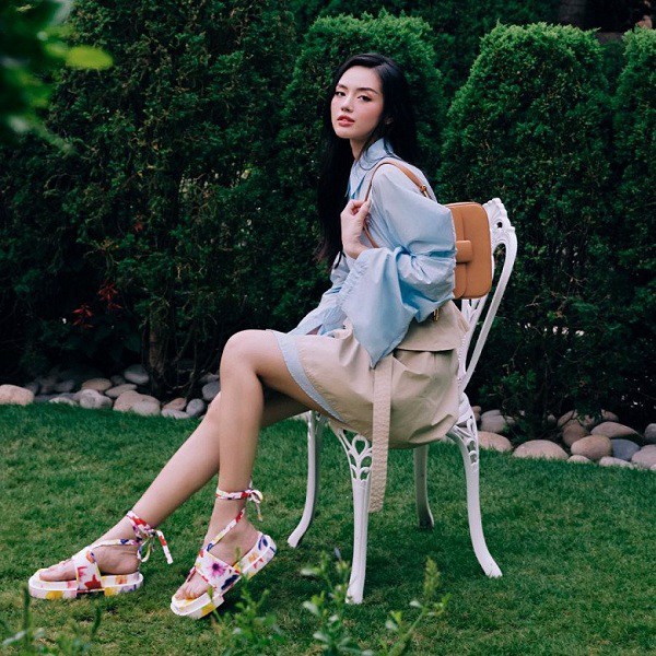Kiểu sandals mốt nhất hè này, nàng diện ngày nắng hay mưa đều cực xinh-13