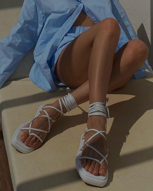 Kiểu sandals mốt nhất hè này, nàng diện ngày nắng hay mưa đều cực xinh-14