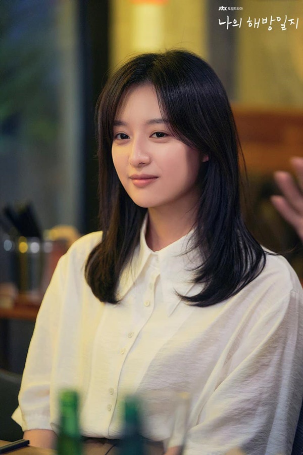 Style công sở của 3 nữ chính Kdrama hot nhất nửa đầu năm 2022: Người đơn giản, người màu mè-4