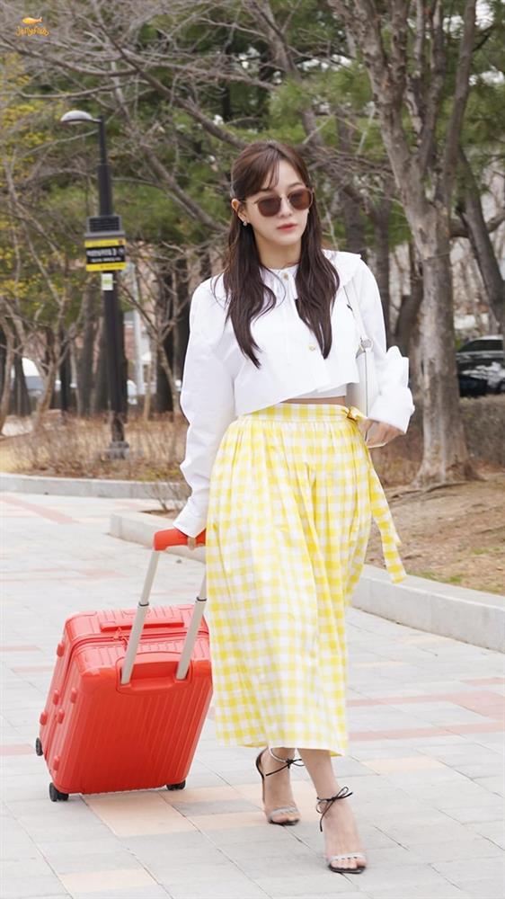 Style công sở của 3 nữ chính Kdrama hot nhất nửa đầu năm 2022: Người đơn giản, người màu mè-16