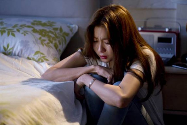 Chồng qua đời, để lại nhà cho vợ cũ, chỉ cho tôi một cái rương ọp ẹp, sau khi mở ra, tôi khóc-1