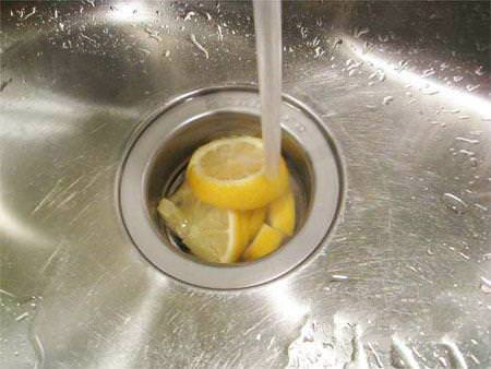 Chậu inox phải rửa thế này mới sạch, làm sai chẳng trách vừa bẩn vừa&nbsp;hôi-6