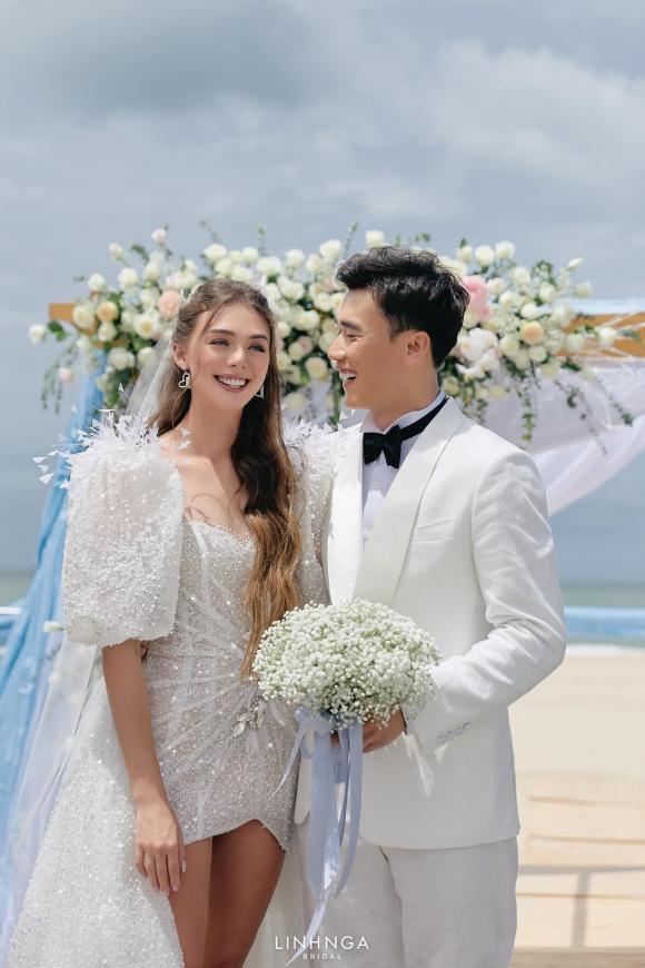 Vợ Tây của thủ môn Bùi Tiến Dũng đăng ảnh diện bikini với vòng eo nhỏ xíu, ngầm phủ nhận tin đồn bầu bí-5