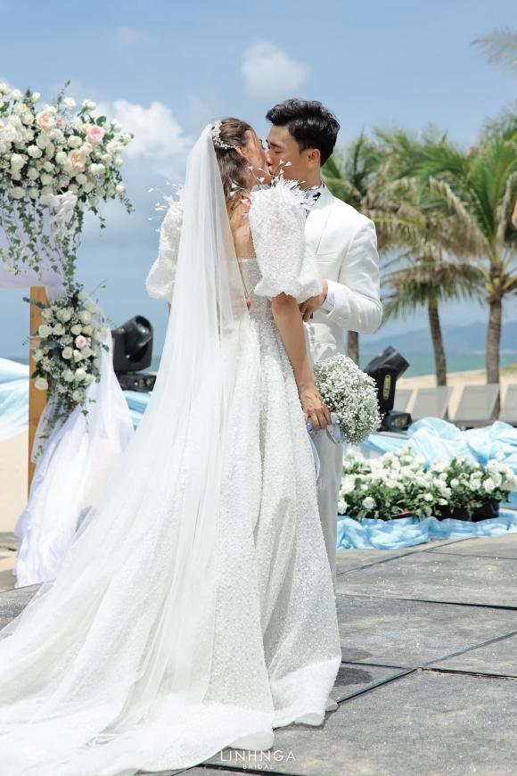 Vợ Tây của thủ môn Bùi Tiến Dũng đăng ảnh diện bikini với vòng eo nhỏ xíu, ngầm phủ nhận tin đồn bầu bí-6