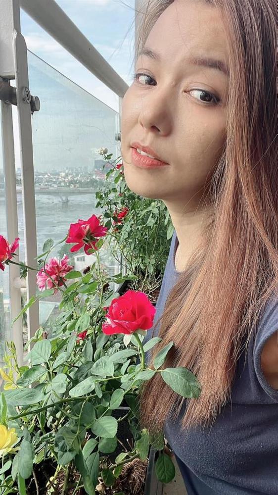 Lý Thanh Thảo Mùi ngò gai khoe khu vườn hoa hồng ngoài ban công, dân tình trầm trồ vì góc chill quá xinh xắn-1