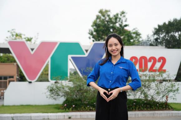 MC Xuân Anh VTV khoe giấy đăng ký kết hôn, không quên nịnh chồng-4