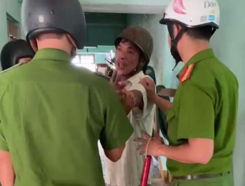 Chồng chém vợ đang ly thân chỉ vì… không nghe điện thoại-1