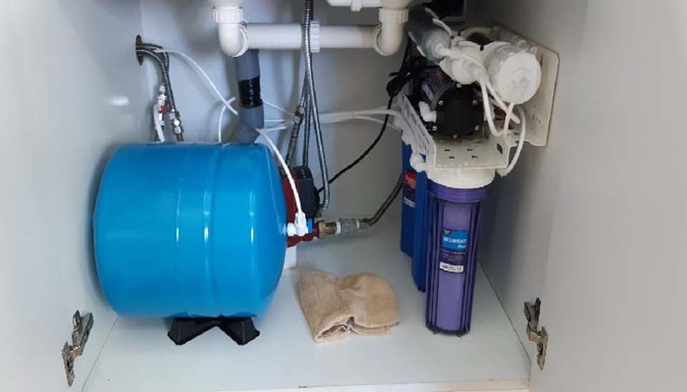 Anh thợ tới vệ sinh máy lọc nước, mở lõi ra kiểm tra mới thấy thực trạng phát hoảng-2
