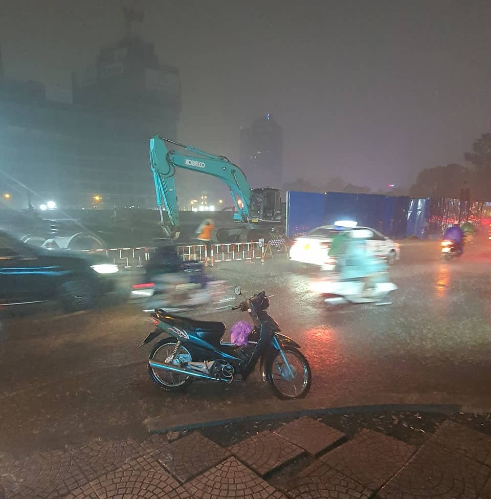 Dân văn phòng khốn đốn vì combo tăng giá và thời tiết thất thường-4