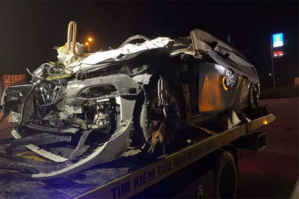 Va chạm với xe chở rác, người đàn ông đi xe máy tử vong-3