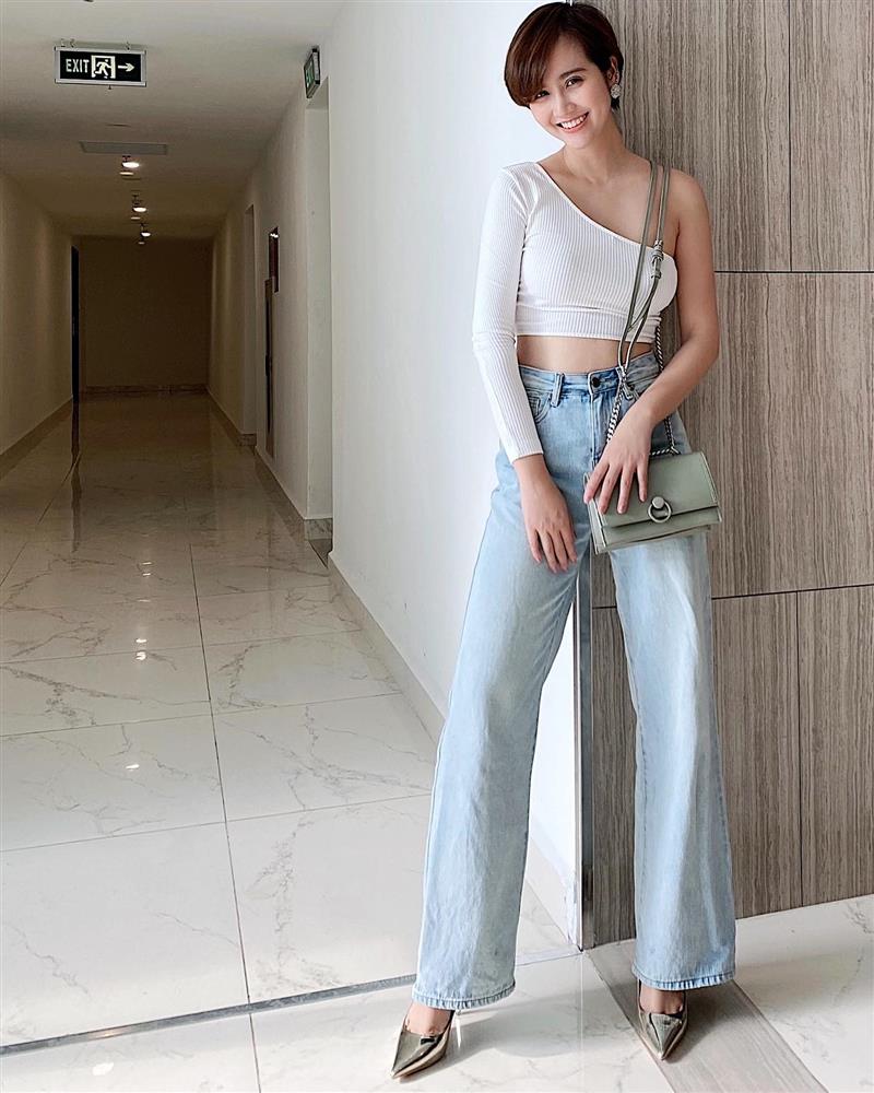 Huyền Lizzie chuyên mặc áo crop top khoe eo thon: Cách mix đồ duyên dáng chứ không hề phô phang-5