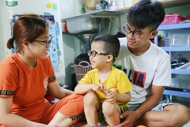 Tâm thư xúc động của người mẹ sau gần 5 năm đi tìm ánh sáng cho con: Ngã quỵ khi nghe bác sĩ báo tin dữ về đôi mắt của con...-10