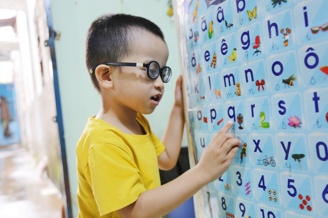 Tâm thư xúc động của người mẹ sau gần 5 năm đi tìm ánh sáng cho con: Ngã quỵ khi nghe bác sĩ báo tin dữ về đôi mắt của con...-9