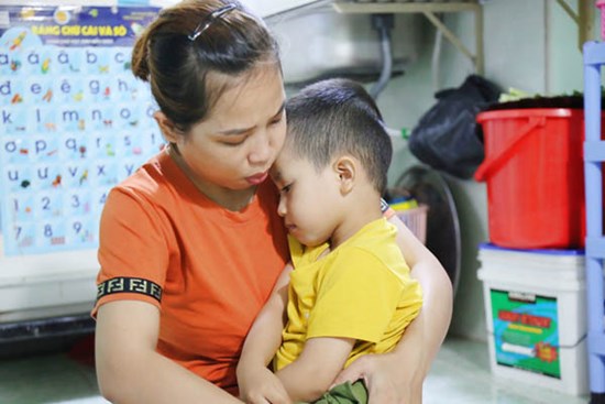 Tâm thư xúc động của người mẹ sau gần 5 năm đi tìm ánh sáng cho con: 